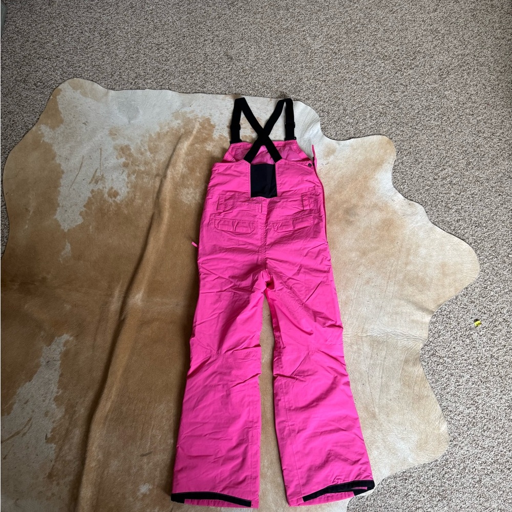 New Kids Burton Skylar 2L Bib Pants 

Size L

Color FUCHSIA FUSION